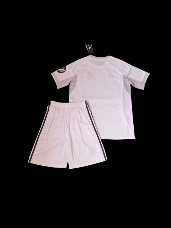 2526 Real Madrid Home Set - Image 2